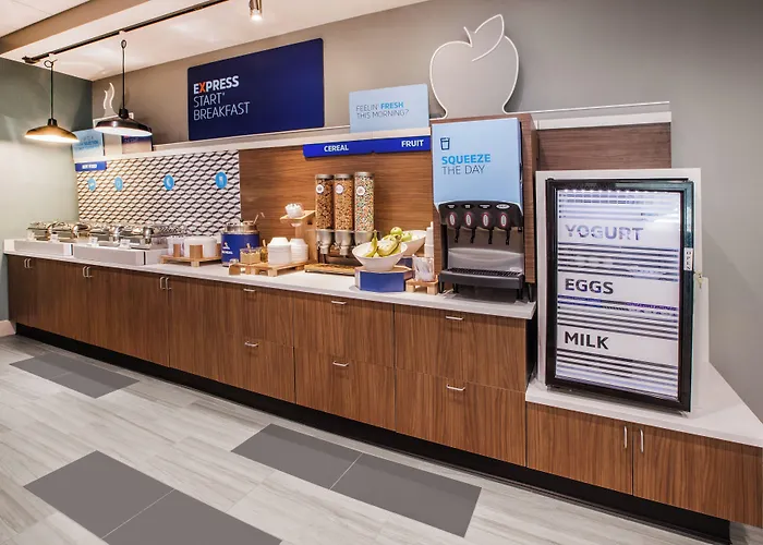 Express & West By Ihg Laramie